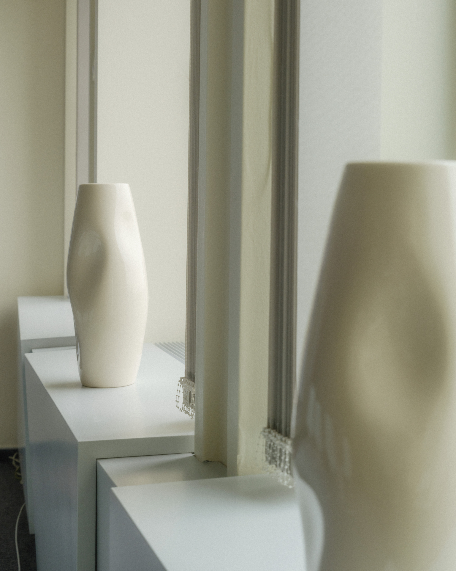 furniture, tapestries and ornaments arranginc cosy office rlaxation space