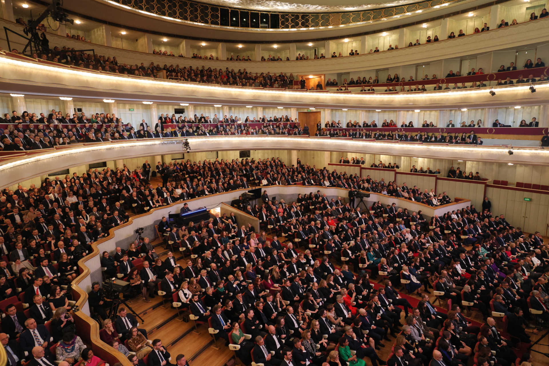 fully attended theatre seats